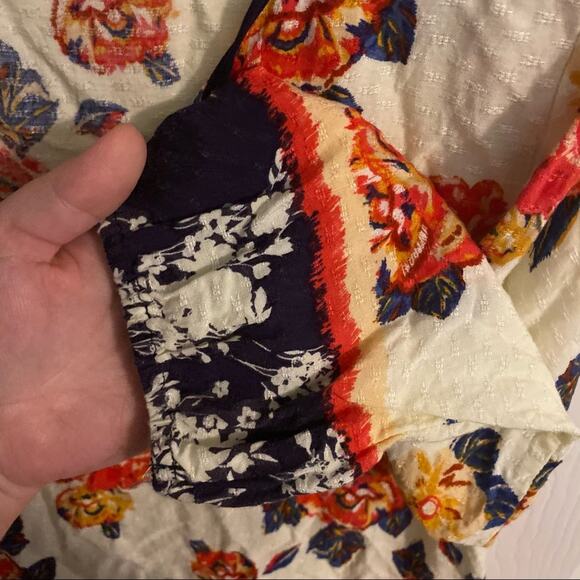 Skies are Blue Floral Peasant Top w/ Lace Detail Women's Size Small Rayon - Picture 3 of 7